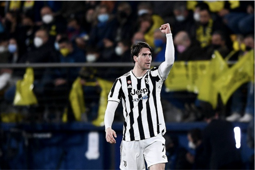 Playing Style and Highlights of Football Player Vlahovic