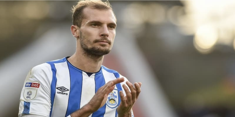 Understanding Football Player De Jon - From His Early Steps to the Pinnacle of Fame