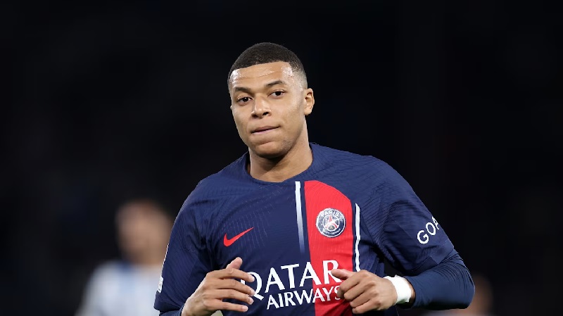 Chiều cao ảnh hưởng trực tiếp đến lối chơi bóng của Mbappe